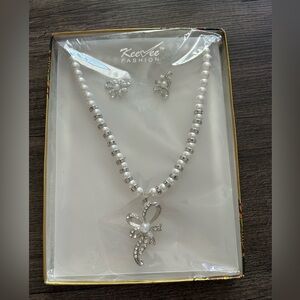 Silver colour and White Necklace Set